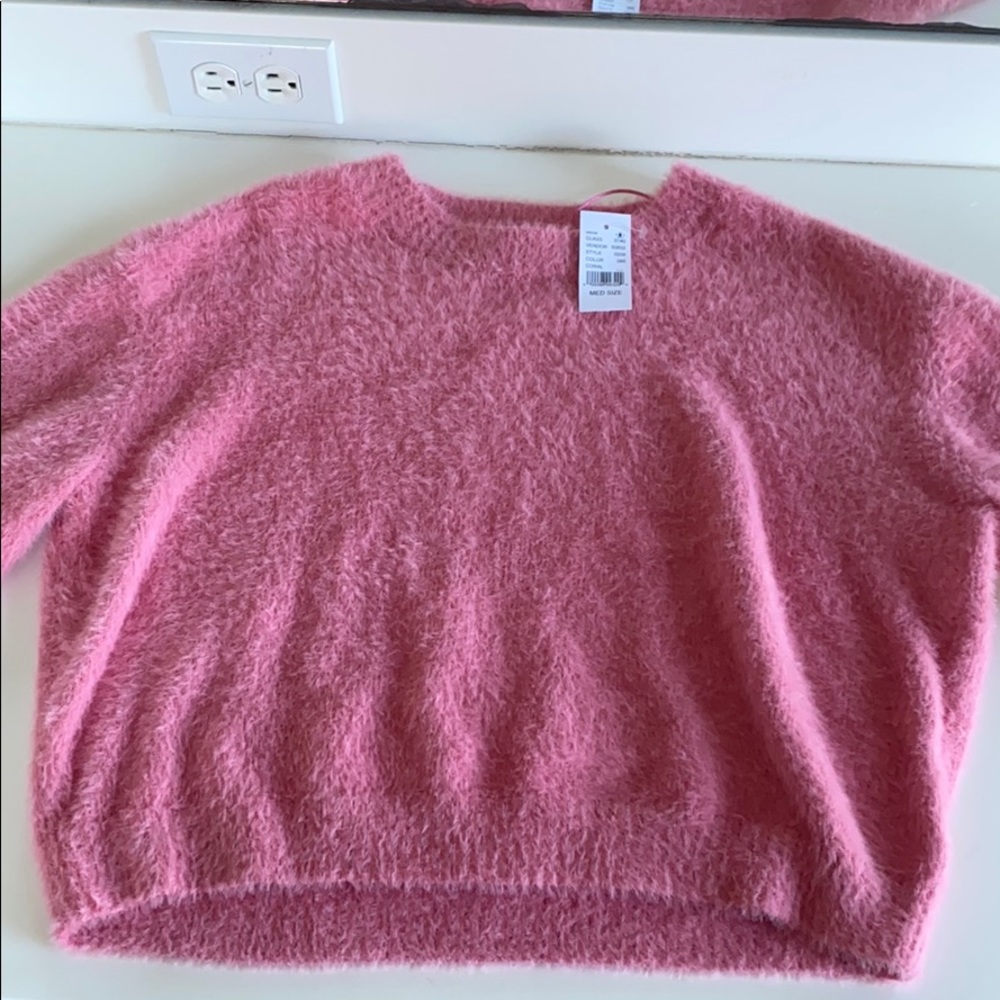 BRAND NEW KENDALL & KYLIE PINK CROPPED SWEATER